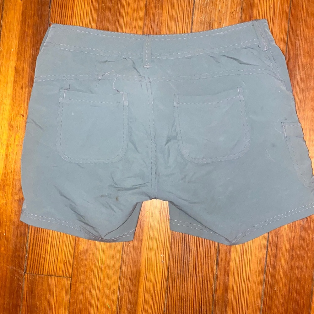 The North Face Cargo Shorts - Picture 2 of 3